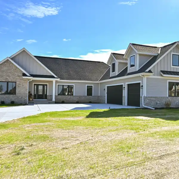 LUXURY RANCH WITH EXCEPTIONAL CRAFTSMANSHIP