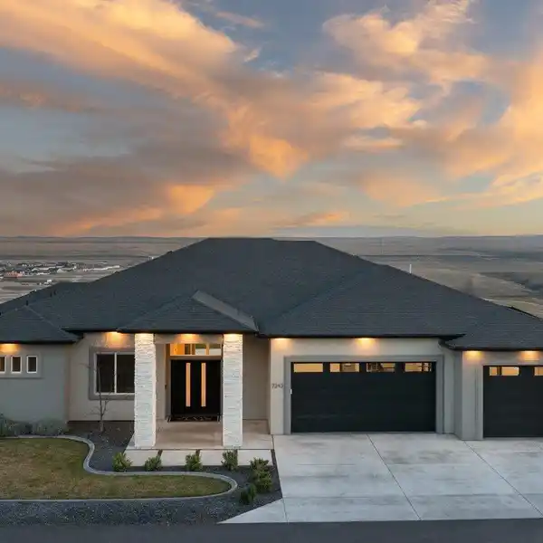 COMFORTABLE AND ELEGANT RAMBLER