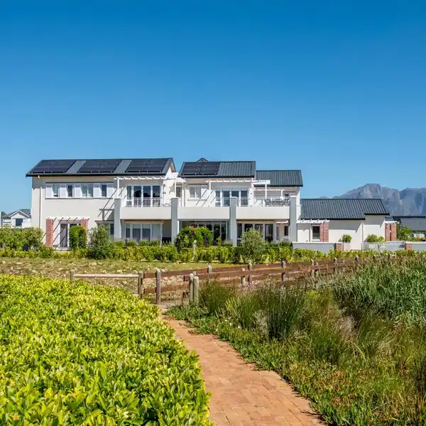 THE PERFECT COMBINATION OF LUXURY AND FAMILY LIVING IN LA VUE