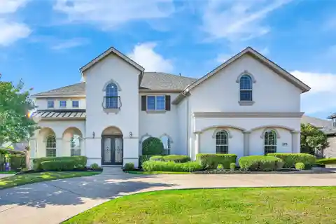 Stunning Estate in the Highly Desirable Saddleridge