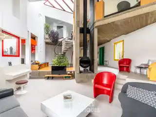 Architect-Designed Home Near the Center of Saint Cyr