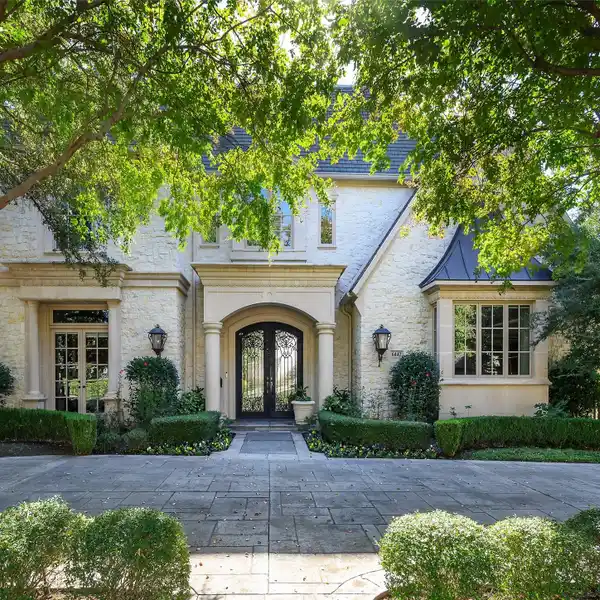 ELEGANT ESTATE WITH RESORT-STYLE POOL OASIS
