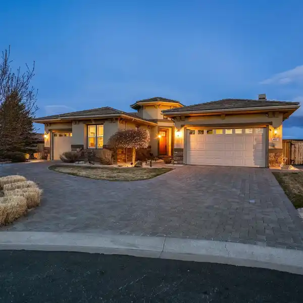 GORGEOUS SINGLE-STORY HOME