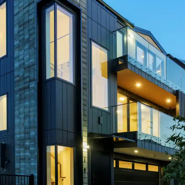 SOPHISTICATED TOWNHOUSE WITH LIFT