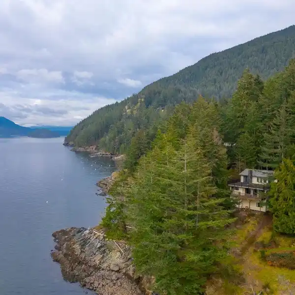 INCREDIBLY RARE WATERFRONT PROPERTY
