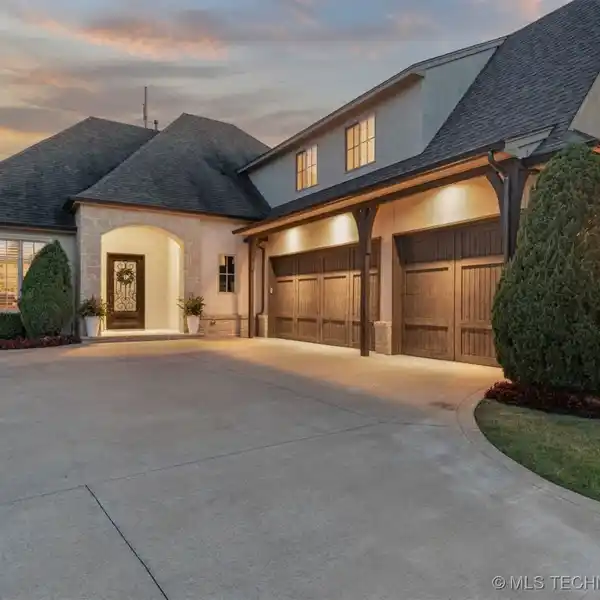 COMFORT AND STYLE IN A GATED NEIGHBORHOOD