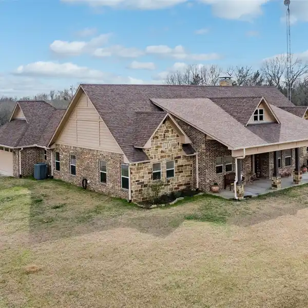EXQUISITE CUSTOM HOME ON 47 PICTURESQUE ACRES