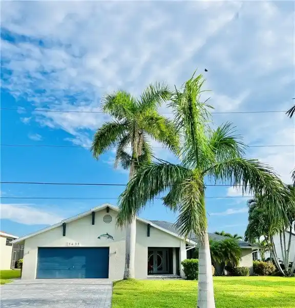 GORGEOUS HOME WITH UNPARALLELED ACCESS TO THE WATER