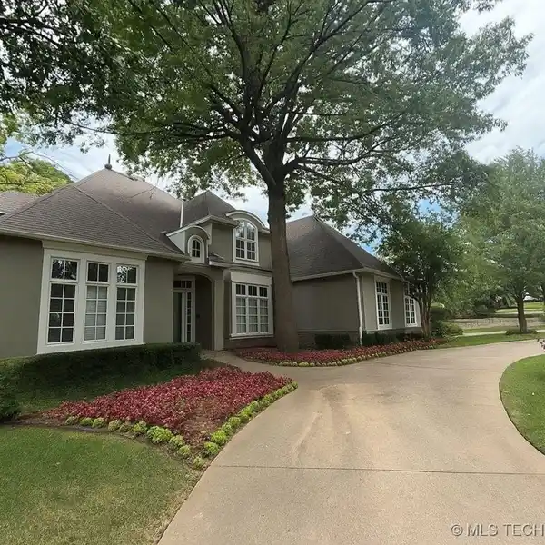 ULTIMATE ENTERTAINER’S HOME WITH THEATER ROOM