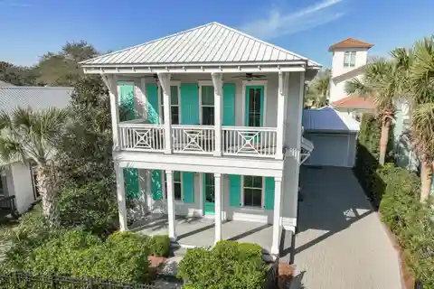 Luxury Living in Prestigious Caribe
