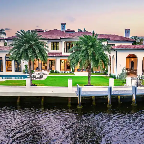 IDEALLY LOCATED AND NEWLY REMASTERED INTRACOASTAL ESTATE