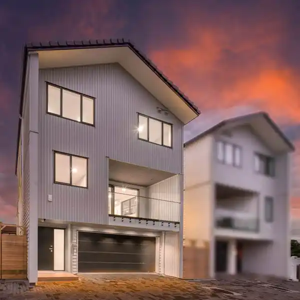 SPACIOUS MODERN HOME IN PRESTIGIOUS AREA