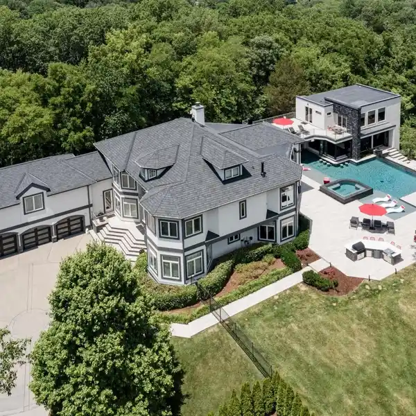 EXTRAORDINARY NASHVILLE ESTATE
