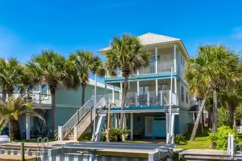 Turnkey Canal-front Residence in Desirable Homeport