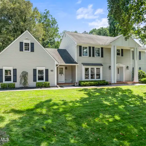 SPACIOUS AND INVITING HOME