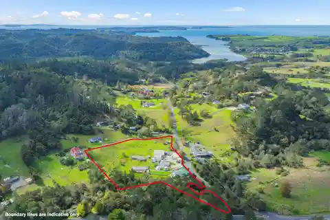 Peaceful Estate Living Close to Urban Convenience