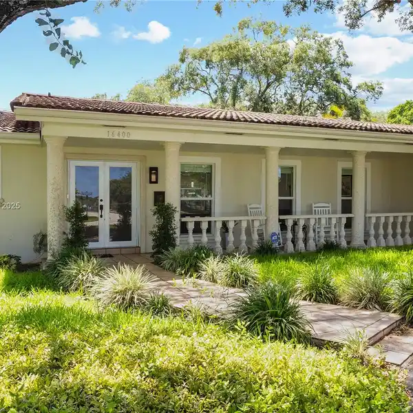 TROPICAL PARADISE POOL HOME