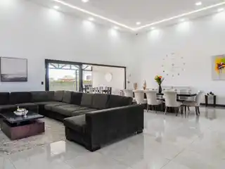 Single-Level Modernside at Zurquí 