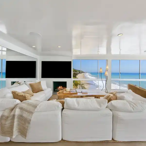 STUNNING OCEANFRONT RESIDENCE ON CARBON BEACH