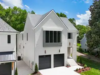 Modern Farmhouse in Oak Hill