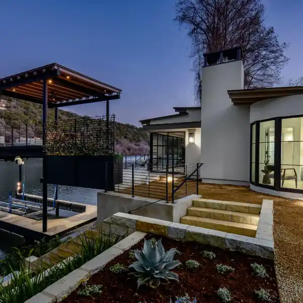 FANTASTIC WATERFRONT OPPORTUNITY ON LAKE AUSTIN