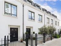 AN IMPRESSIVE AND LUXURIOUS NEWLY BUILT TOWNHOUSE IN THE HEART OF FULHAM