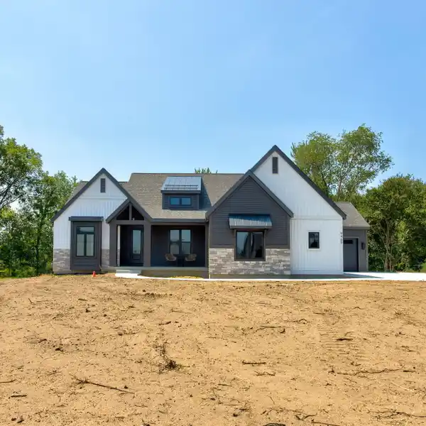 BEAUTIFUL NEW HOME IN THE BLUFF LAKES COMMUNITY