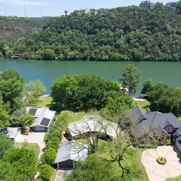 CLASSIC MIDCENTURY RETREAT