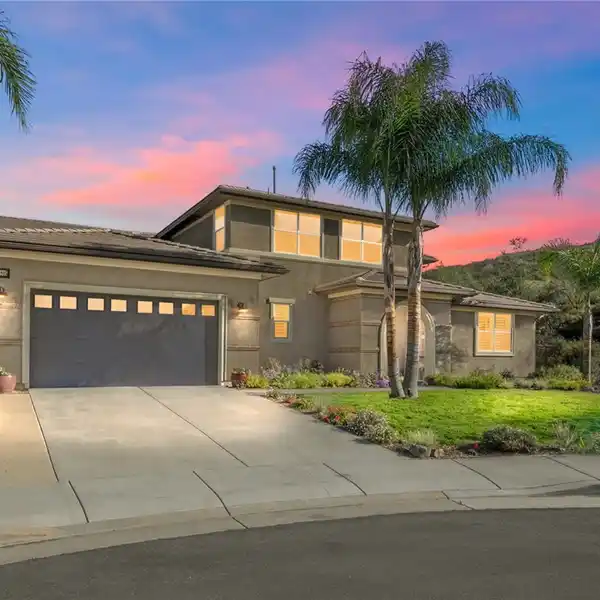 PRIVATE SPECTACULAR SOLAR HOME