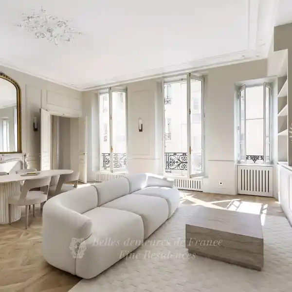 DESIGNER APARTMENT IN ICONIC LOCATION