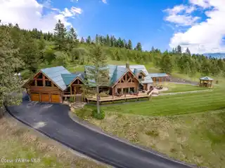 Special High-End Log Home