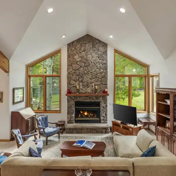 SPACIOUS HOME WITH A FLEXIBLE PLAN