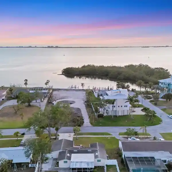 SPECTACULAR SARASOTA BAY-FRONT LOT