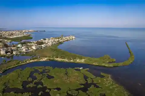 Private and Expansive Gulf Acreage