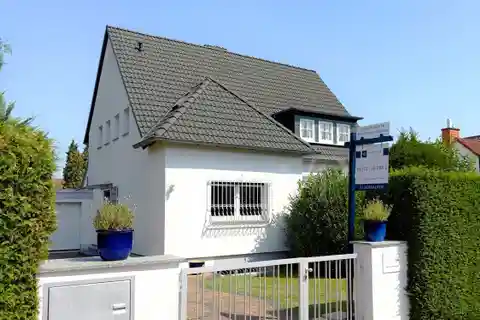 Detached Single-Family House in a Prime Residential Area