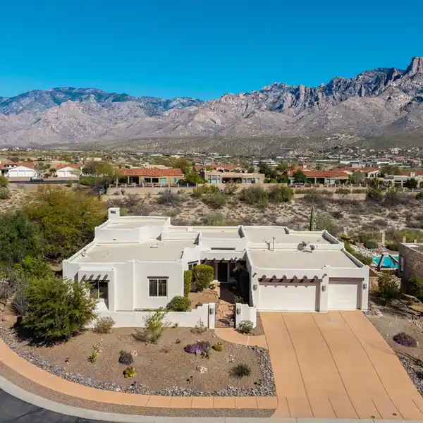 STUNNING SANTA FE STYLE HOME