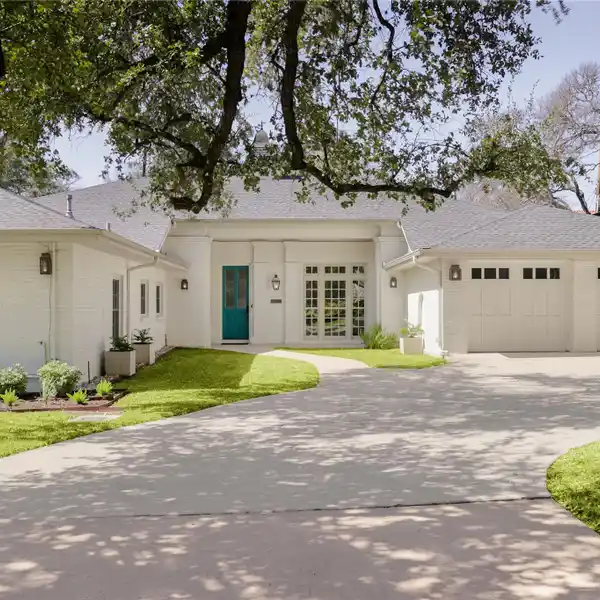 RARE ONE-STORY HOME IN TARRYTOWN