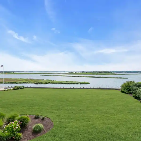 EXCEPTIONAL TOWNHOUSE IN OCEAN REEF