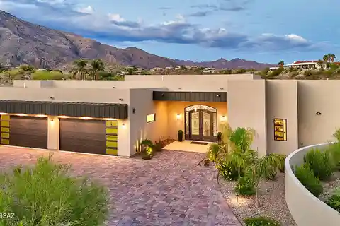 Brand New Luxury Contemporary in Alta Vista Sonrisa