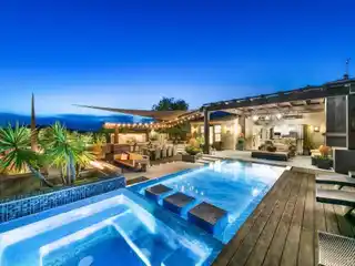 Designer-perfect Home High on a Scenic Crest