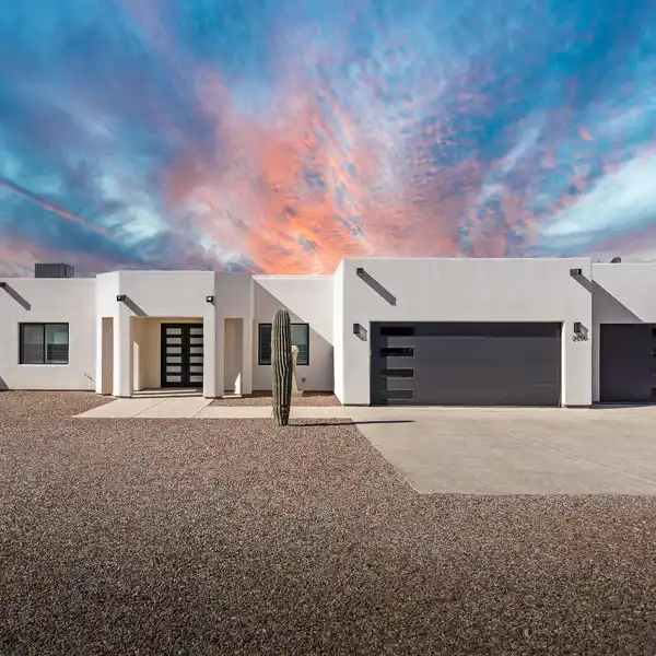 BREATHTAKING CONTEMPORARY OASIS