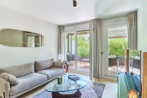 Chic Turnkey Flat in Quiet Cul-De-Sac