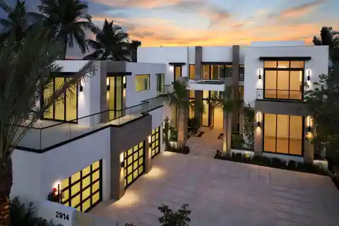 Spectacular New Modern Waterfront Estate