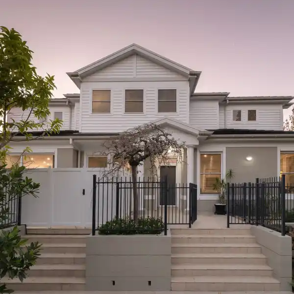 AN ELEGANT TRIBUTE TO HAMPTONS ARCHITECTURE