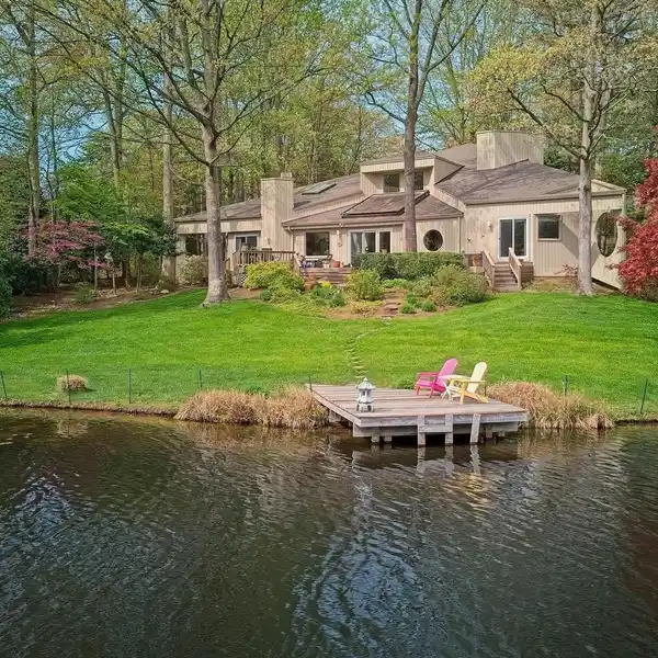 CUSTOM CONTEMPORARY ON LAKE NEWPORT