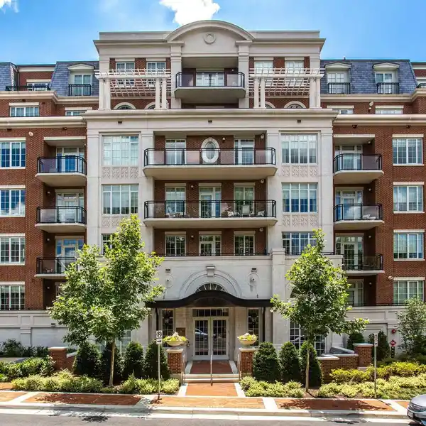 LUXE LIVING IN MCLEAN'S VIBRANT SIGNET CONDOMINIUMS