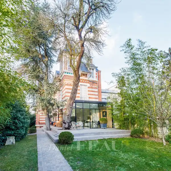 RENOVATED PERIOD PROPERTY IN PRIME LOCATION