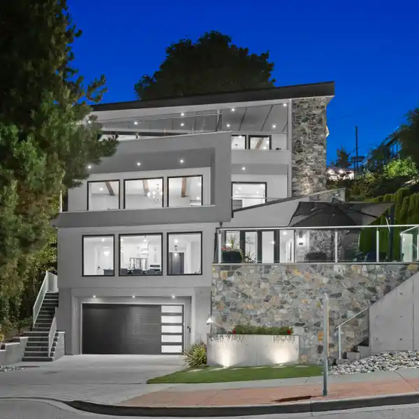 ICONIC HILLSIDE RESIDENCE