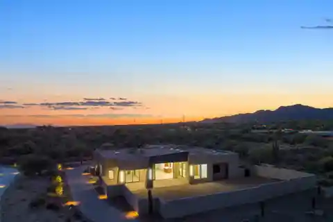 Contemporary Retreat on 3.3 Acres in Oro Valley