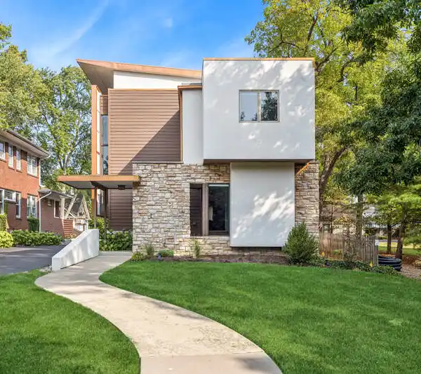 MODERN LIVING IN A CENTRAL LOCATION